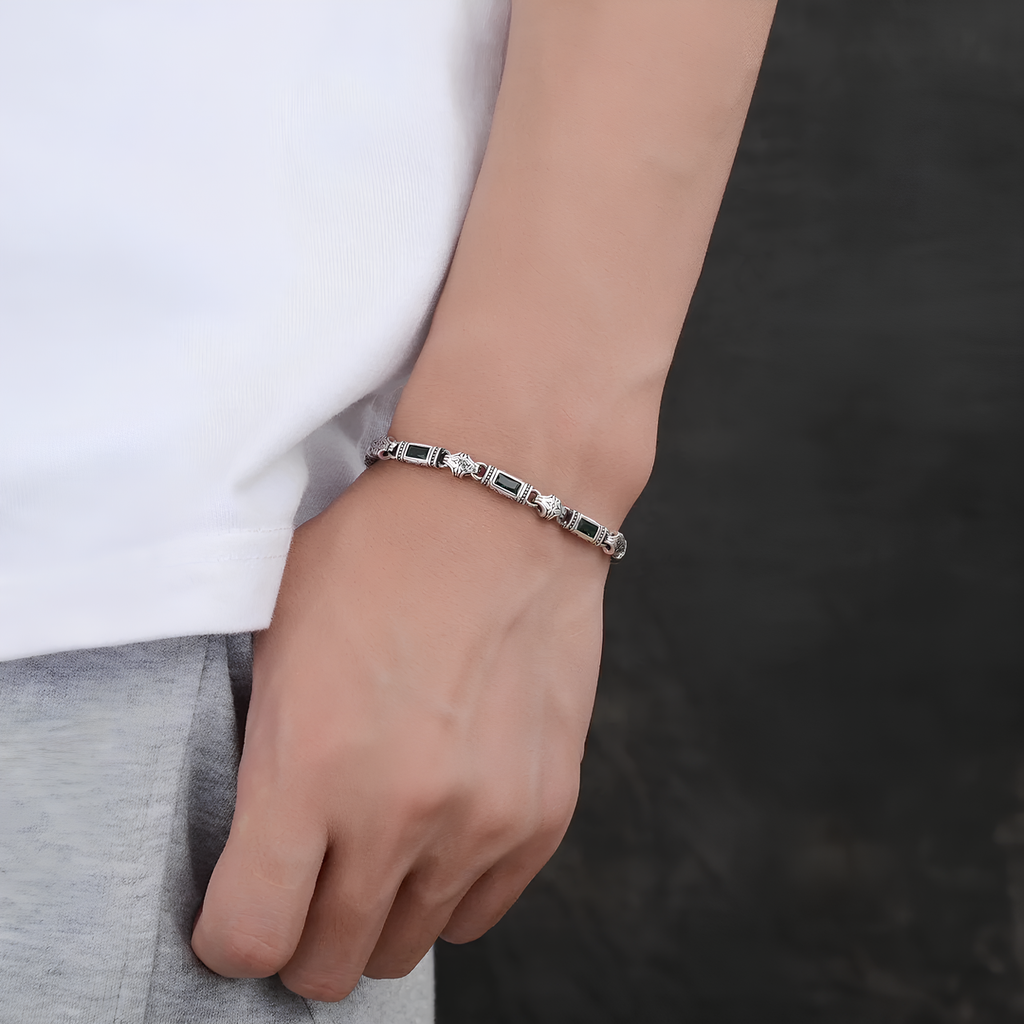 " SCULPTOR"S CHAIN"